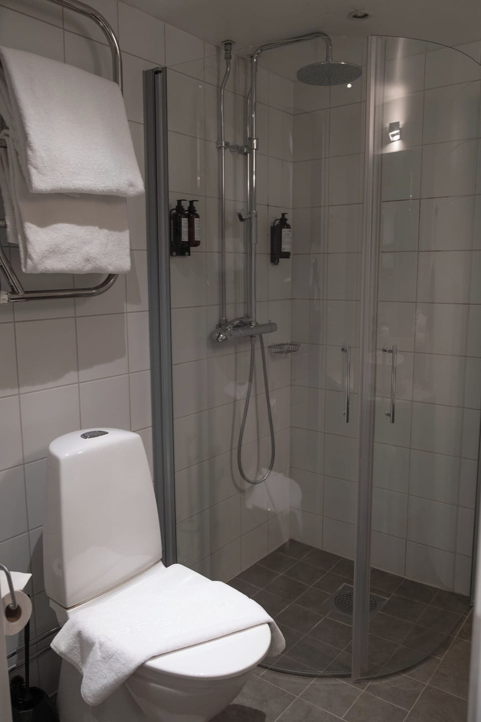 Double or Twin Room | Bathroom | Free toiletries, hair dryer, bathrobes, slippers