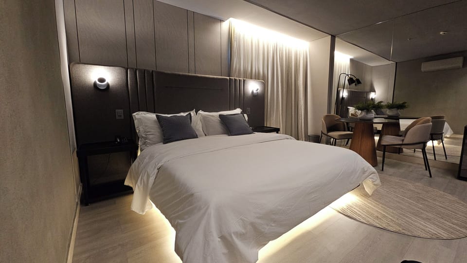 Premium Suite | Minibar, in-room safe, desk, free WiFi