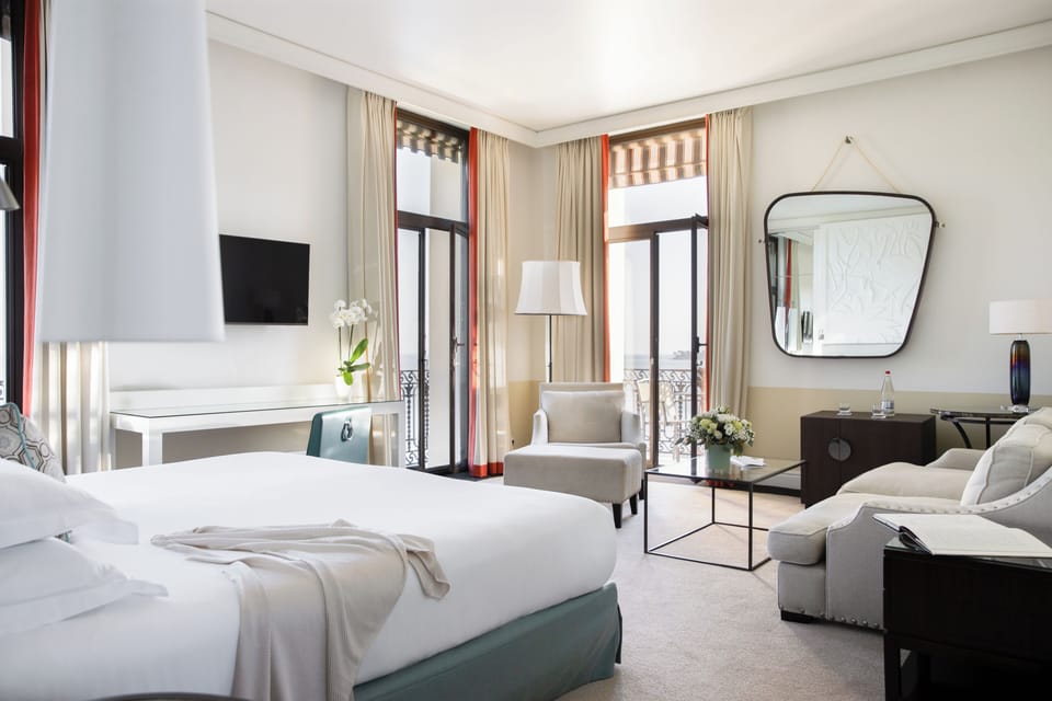 Junior Suite sea view with balcony | Premium bedding, free minibar, in-room safe, desk