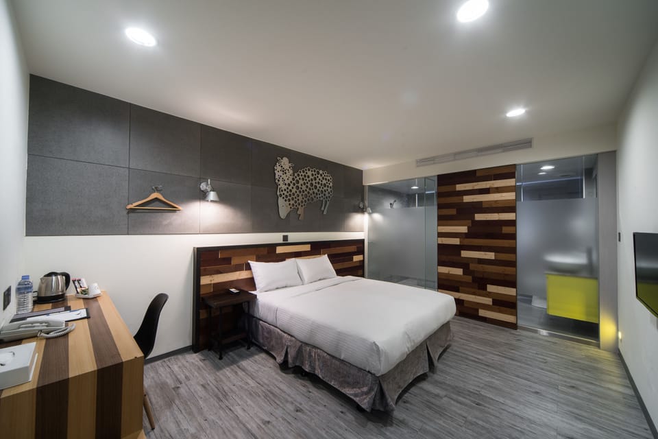 In-room safe, desk, laptop workspace, free WiFi