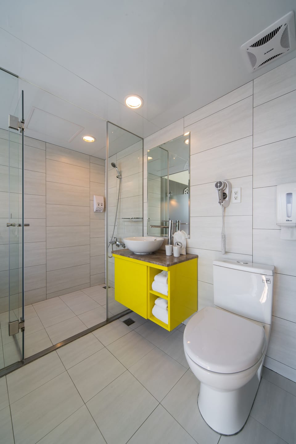 Standard Double Room, City View | Bathroom | Shower, free toiletries, hair dryer, slippers