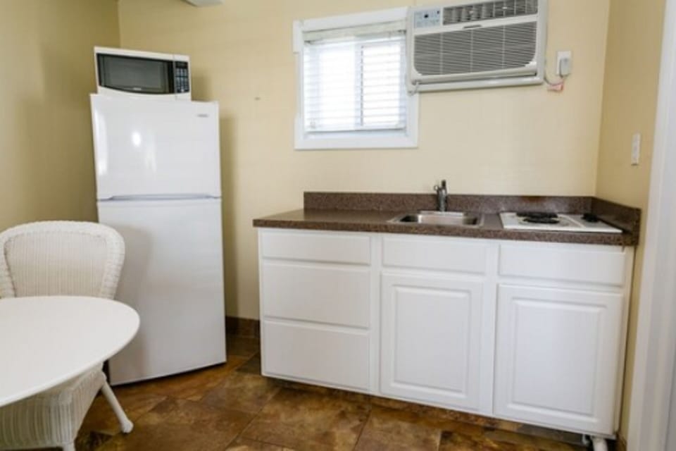 Room, Non Smoking | Free WiFi, bed sheets