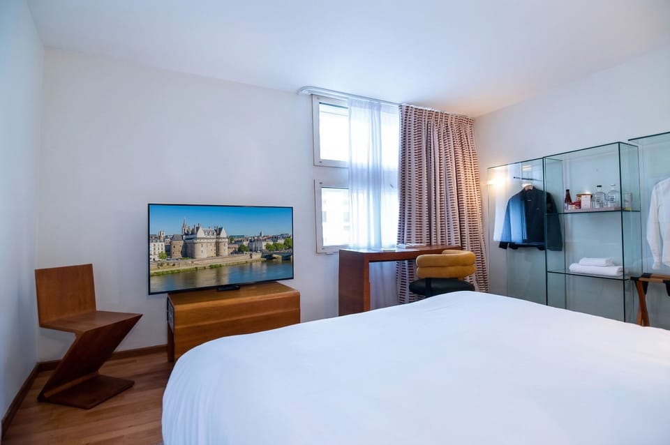 Club Double Room | Premium bedding, in-room safe, desk, blackout drapes