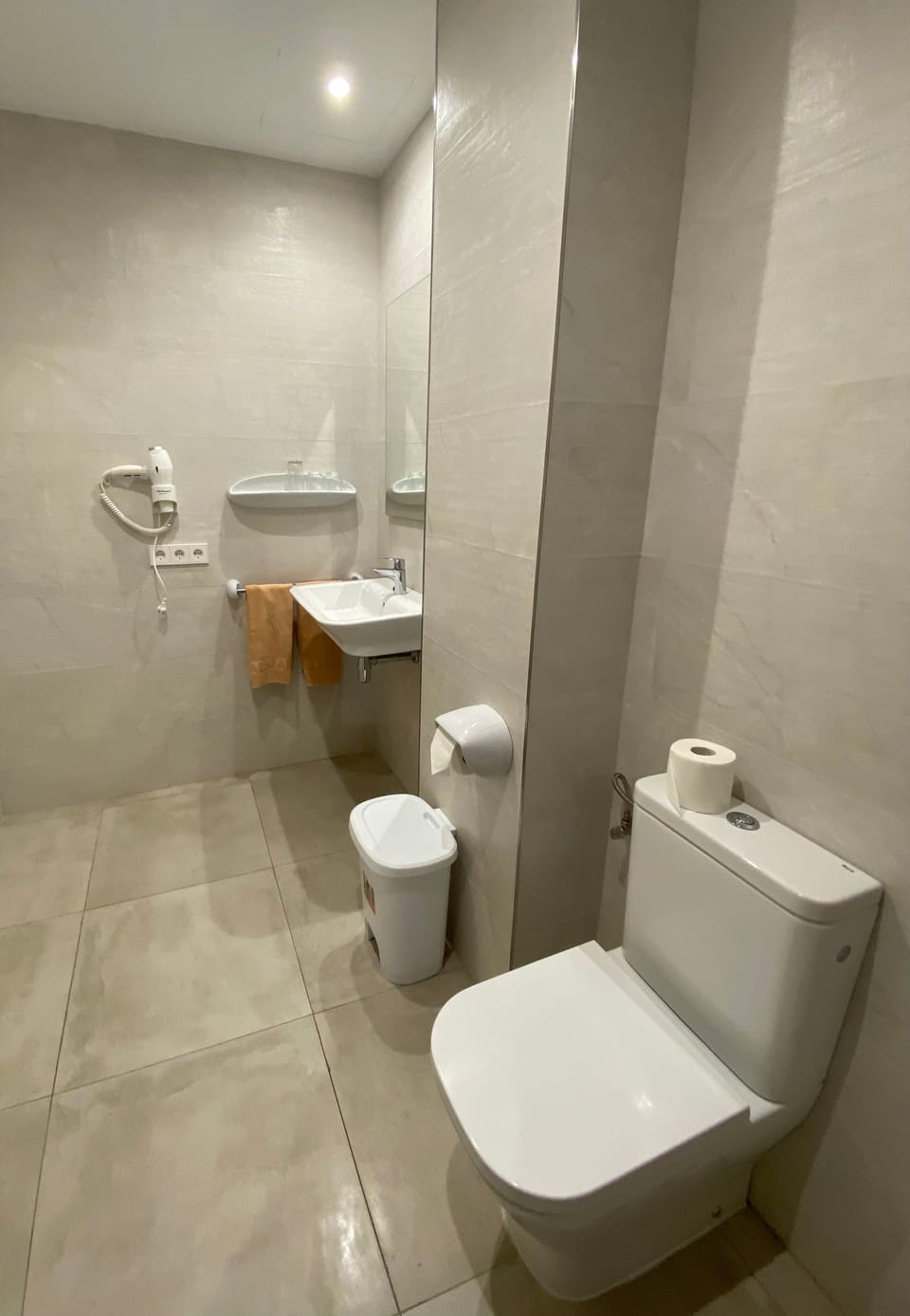 Triple Room, Balcony, Sea View | Bathroom | Shower, towels
