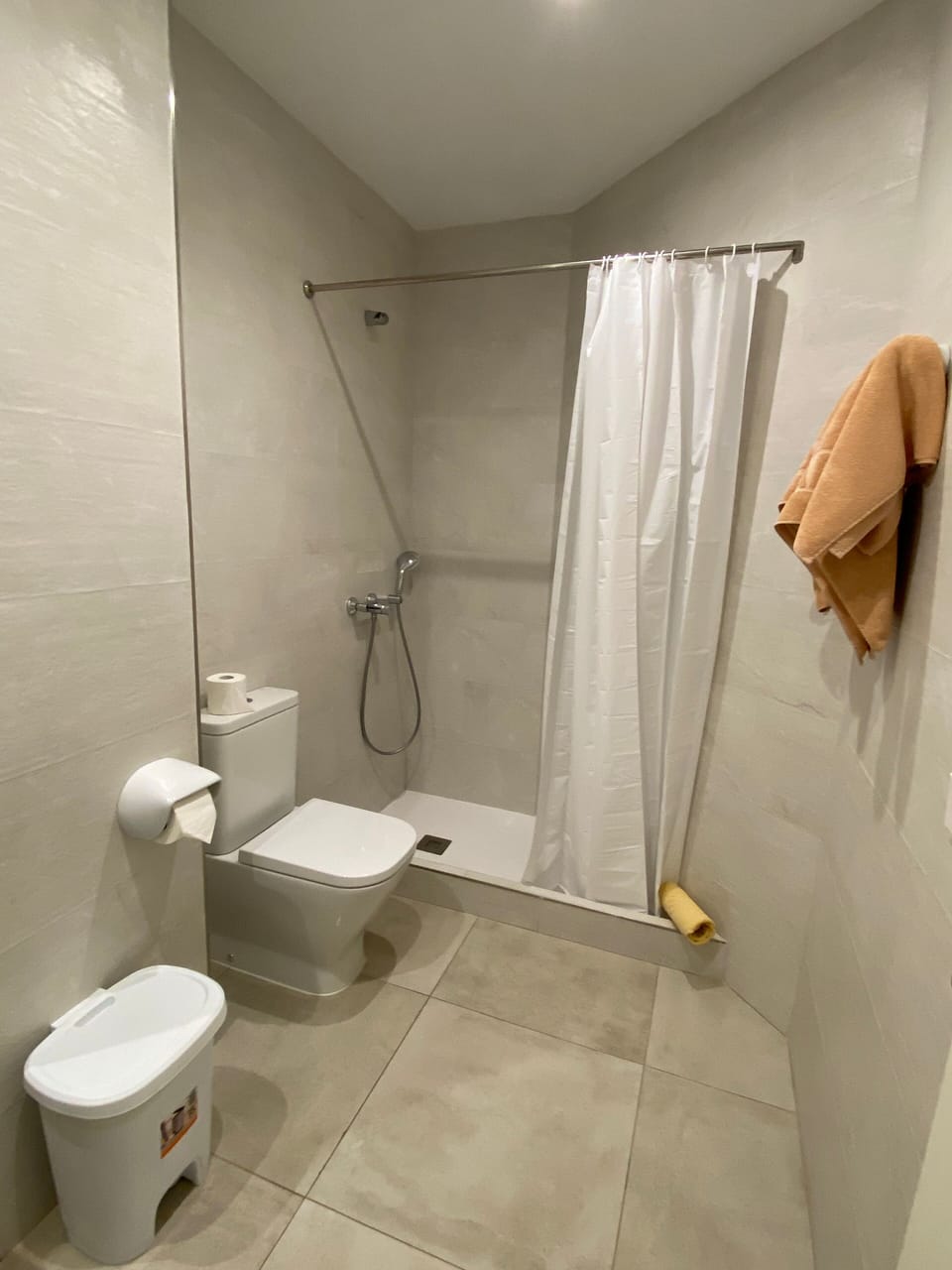 Triple Room, Balcony, Sea View | Bathroom | Shower, towels