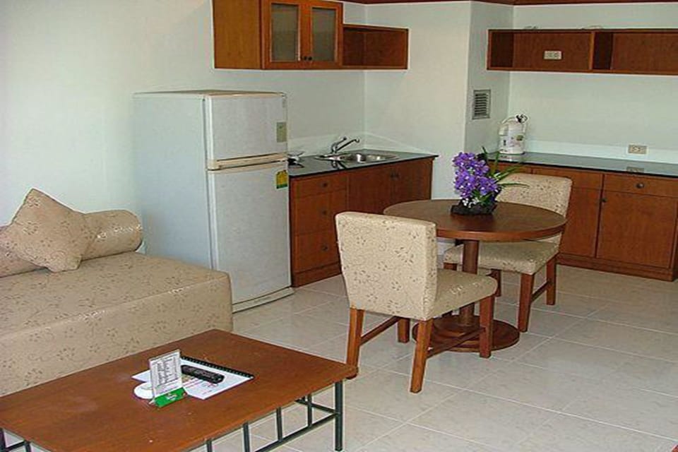 In-room safe, desk, free WiFi