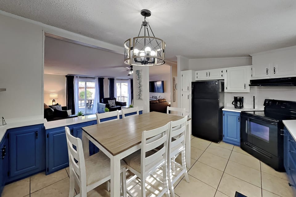 3 bedroom 2 bath home - sleeps up to 8  | Private kitchen | Coffee/tea maker, fridge, microwave, oven