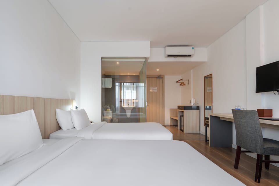 Executive Deluxe | Pillowtop beds, minibar, in-room safe, desk
