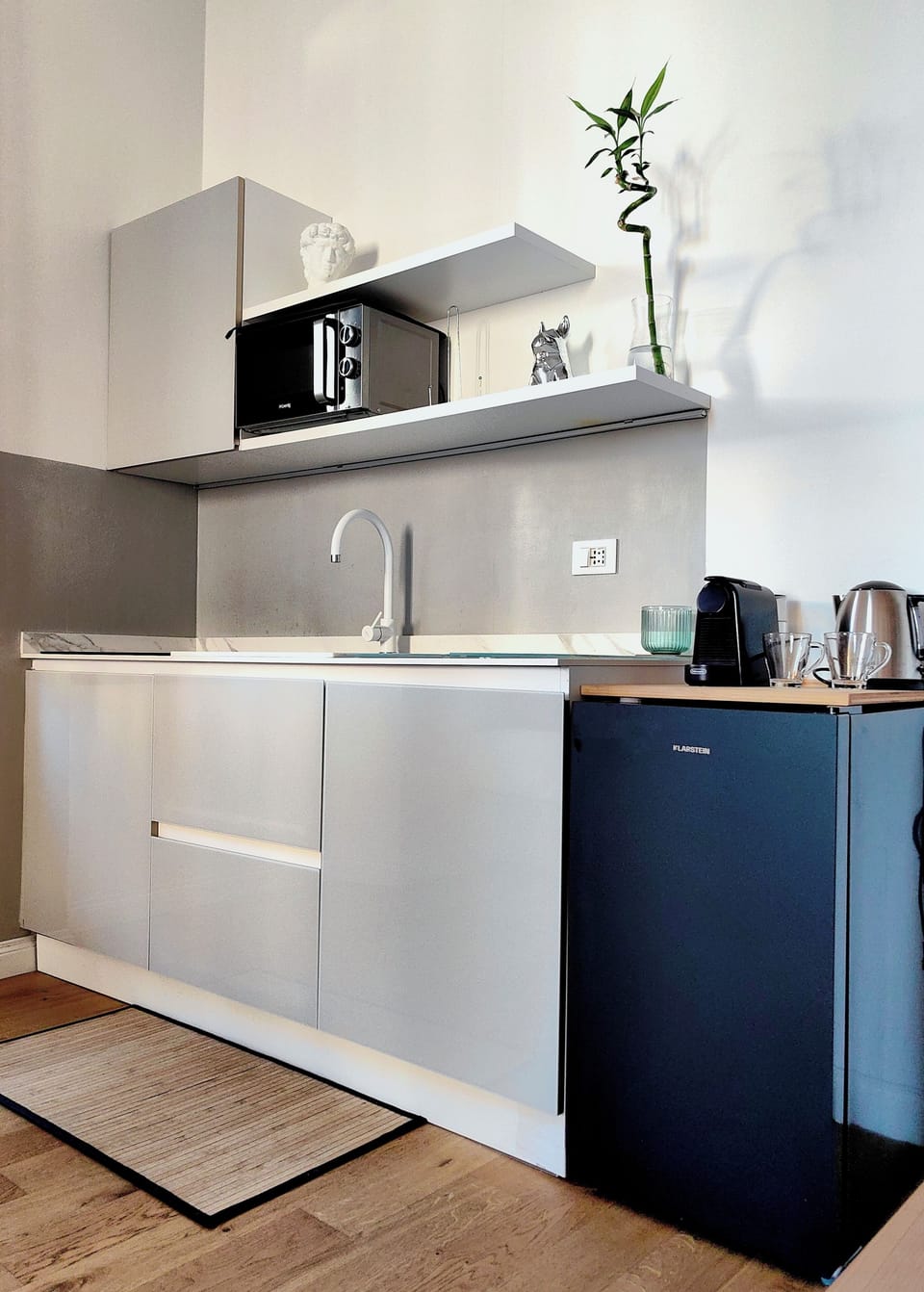 Premier Apartment | Private kitchen | Coffee/tea maker, electric kettle