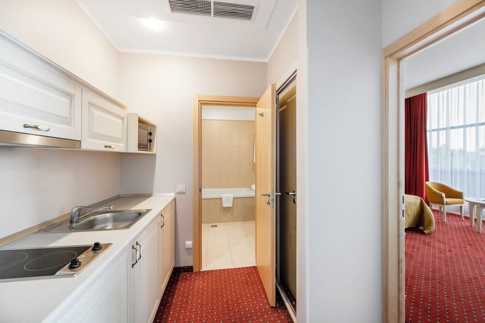 Family Apartment, 1 Bedroom | 1 bedroom, in-room safe, desk, laptop workspace