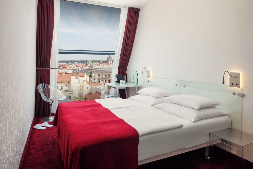 Superior Double or Twin Room (Old Town View) | Hypo-allergenic bedding, minibar, in-room safe, desk