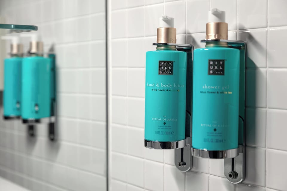 Superior Double or Twin Room (Old Town View) | Bathroom amenities | Free toiletries, hair dryer, towels