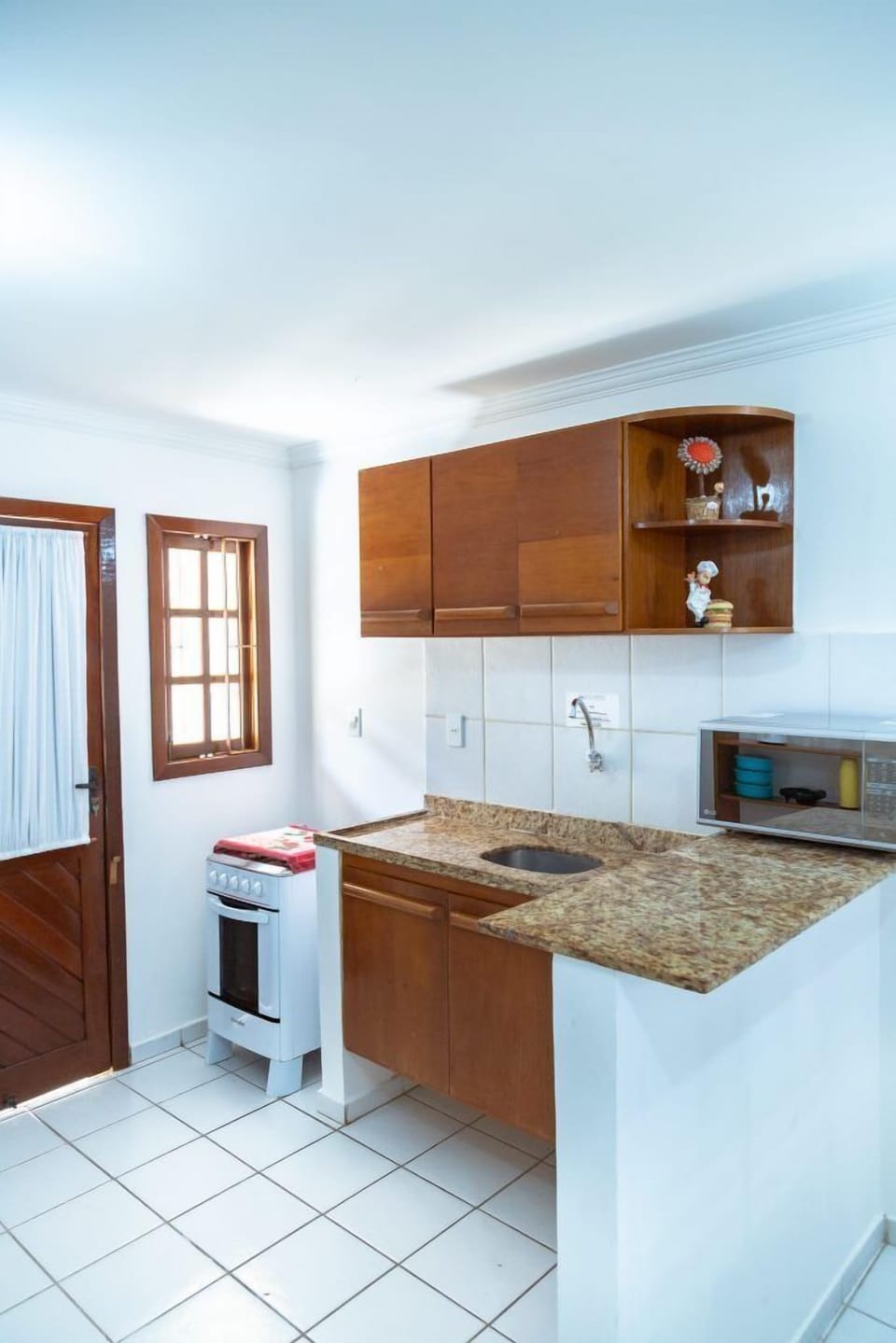 Fridge, microwave, stovetop, cookware/dishes/utensils