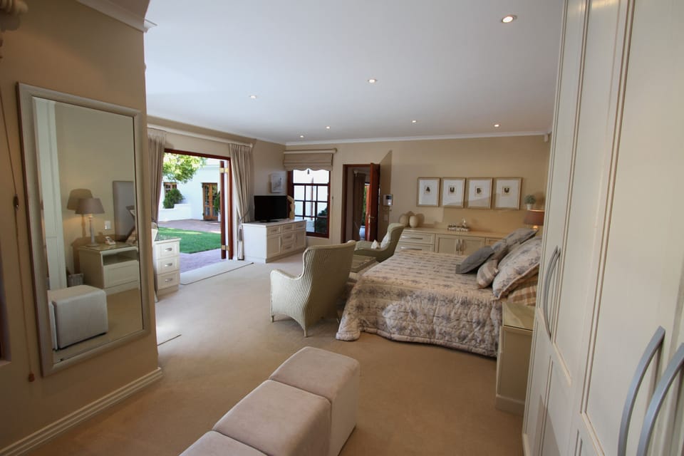 Standard Apartment, 1 Bedroom | 1 bedroom, Egyptian cotton sheets, premium bedding, in-room safe