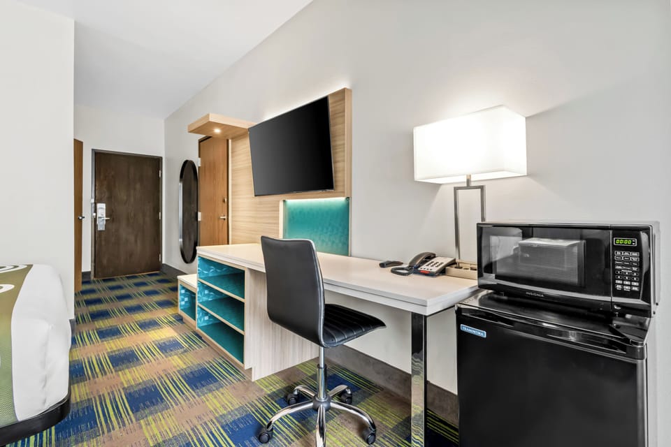 Room, 1 Queen Bed, Accessible, Non Smoking | Iron/ironing board, free rollaway beds, free WiFi, bed sheets