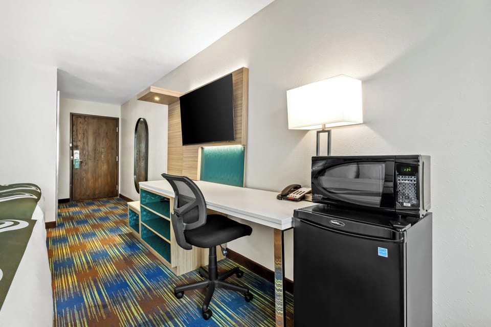 Standard Room, 2 Queen Beds, Non Smoking | Iron/ironing board, free rollaway beds, free WiFi, bed sheets