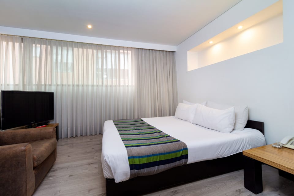 Superior Room, 1 King Bed, Terrace | Premium bedding, down comforters, pillowtop beds, minibar