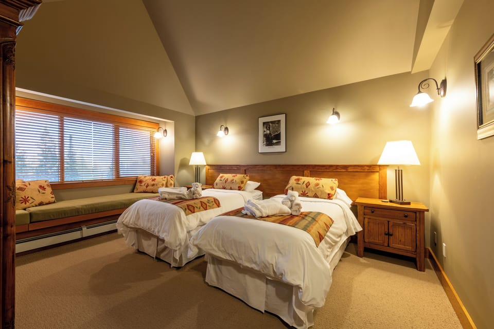 Premier Room, 2 Twin Beds, Mountain View | Premium bedding, down comforters, pillowtop beds, WiFi (free)