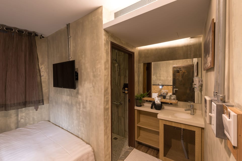 Classic Double Room, 1 Double Bed, Ensuite | Blackout drapes, free WiFi