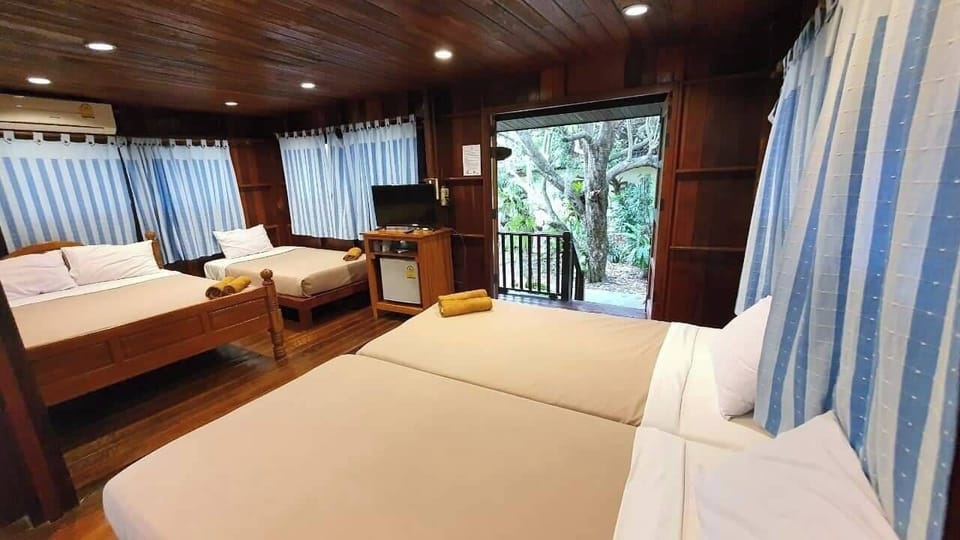 Family House | Rollaway beds, free WiFi