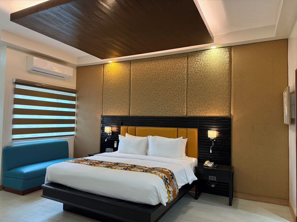 Deluxe Room, Poolside | Premium bedding, in-room safe, desk, laptop workspace