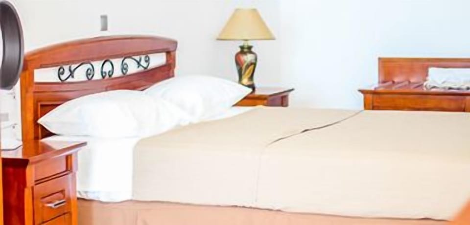 In-room safe, desk, rollaway beds (surcharge), WiFi (free)