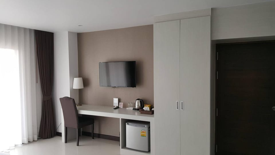 Minibar, desk, blackout drapes, free WiFi