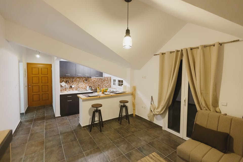 Deluxe Suite, Partial Sea View | Living area | 32-inch LED TV with cable channels, TV, books