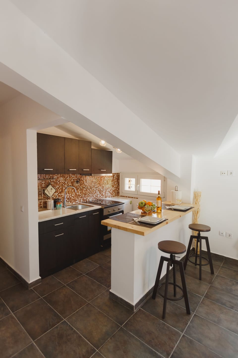 Deluxe Suite, Partial Sea View | Private kitchen | Full-size fridge, microwave, oven, stovetop