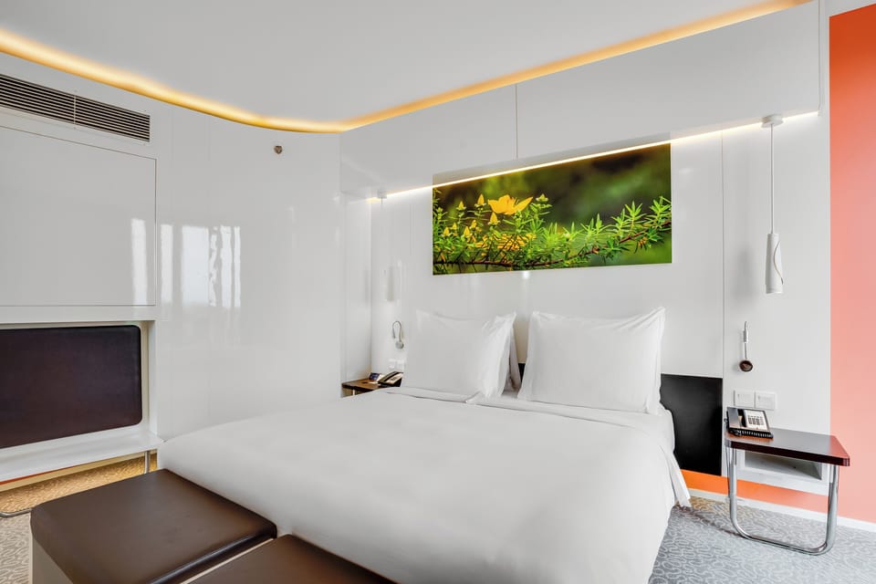 Premium bedding, minibar, in-room safe, desk