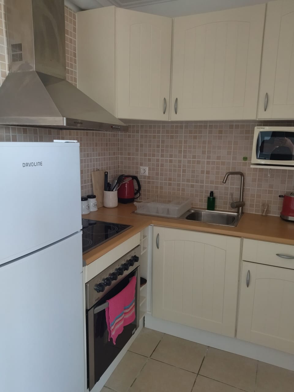 Junior Studio Suite | Private kitchen | Full-size fridge, microwave, oven, stovetop
