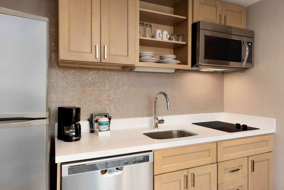 Full-size fridge, microwave, coffee/tea maker, cookware/dishes/utensils
