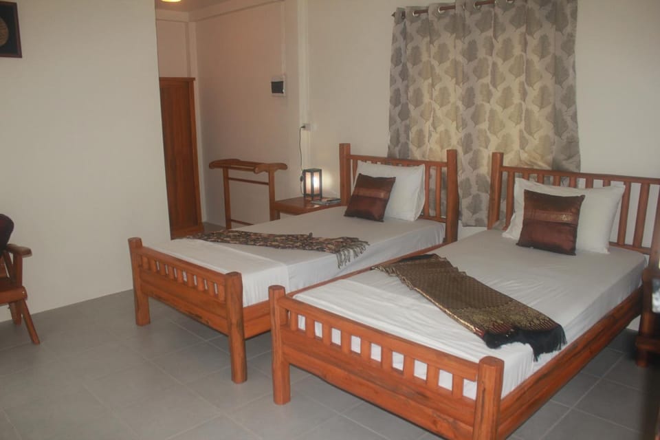 Minibar, desk, free WiFi, bed sheets
