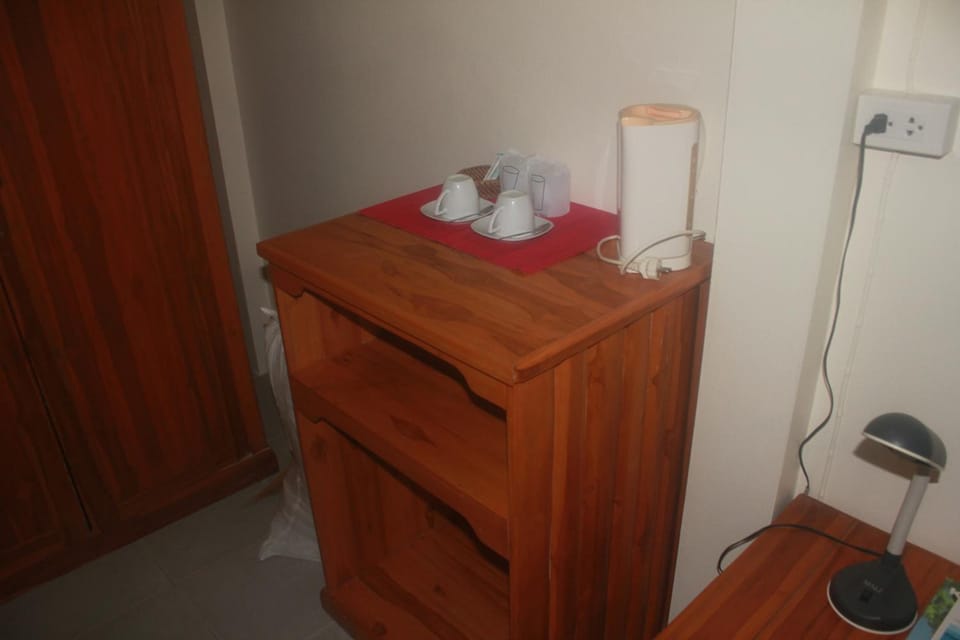 Fridge, coffee/tea maker, electric kettle