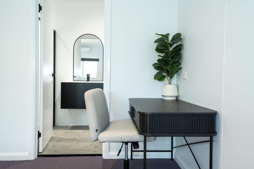 Superior Queen Room | Desk, iron/ironing board (on request), bed sheets