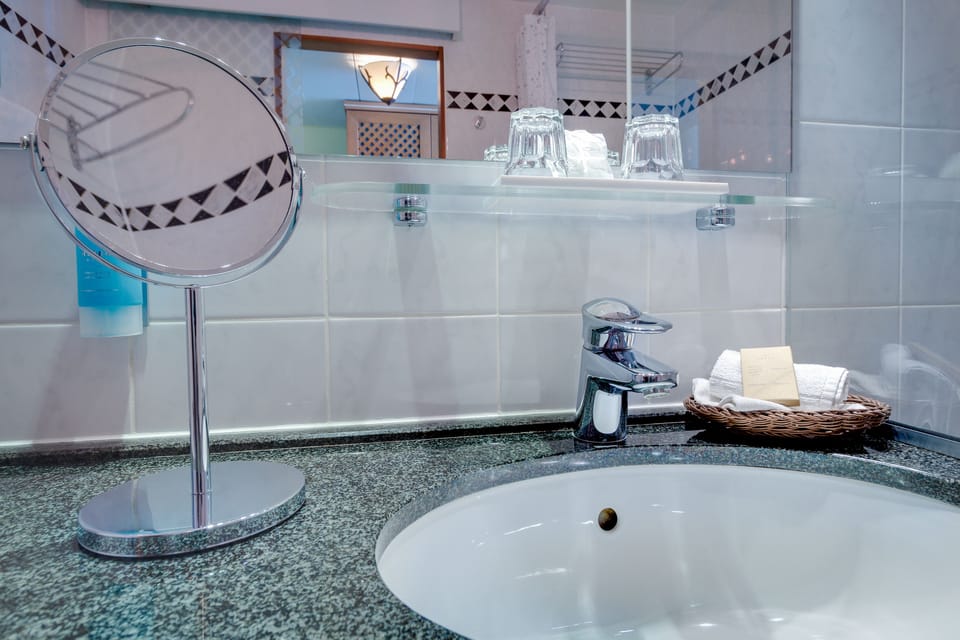 Bathroom sink