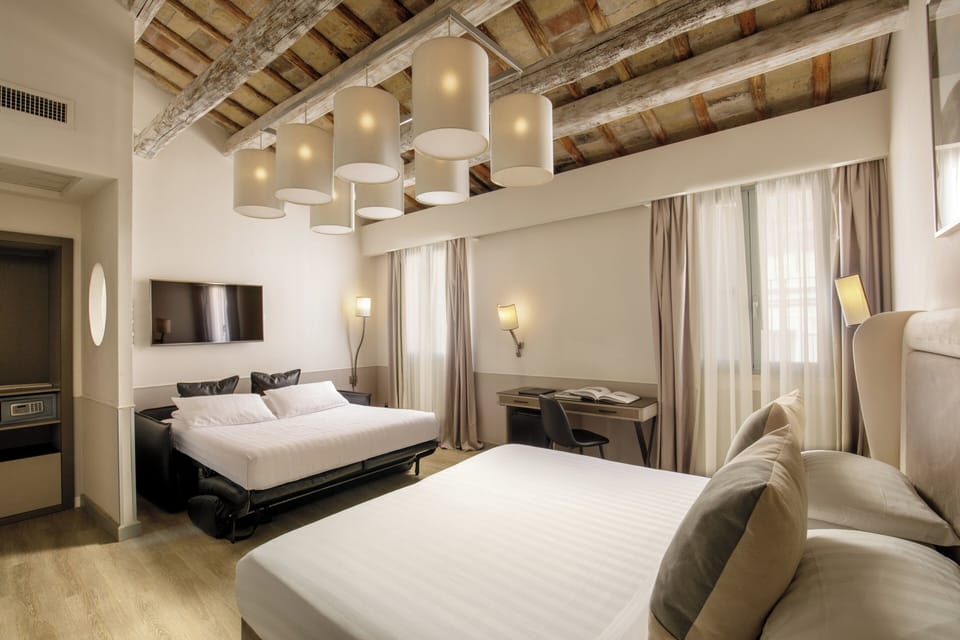 Family Room | Minibar, in-room safe, soundproofing, free cribs/infant beds