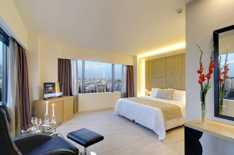 Junior Suite | Premium bedding, minibar, in-room safe, desk