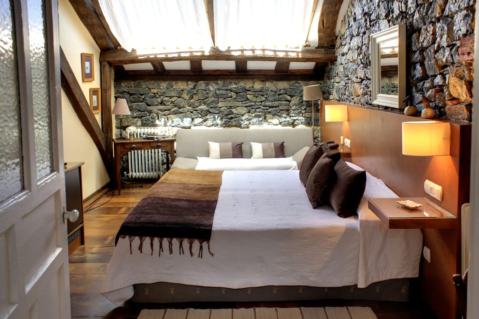 Standard Double Room | Minibar, in-room safe, desk, soundproofing