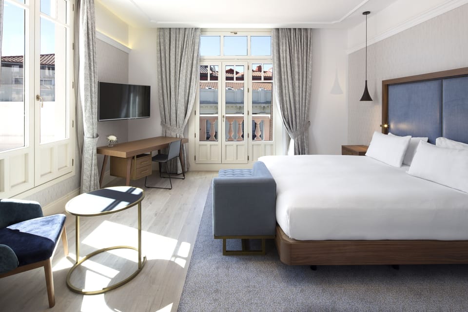 Superior Room, 1 King Bed, Terrace | Egyptian cotton sheets, premium bedding, minibar, in-room safe