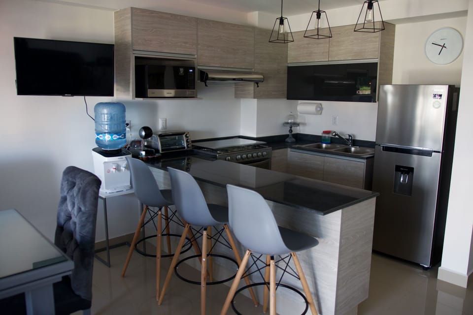 Traditional Condo, 2 Bedrooms | Private kitchen | Full-size fridge, microwave, oven, stovetop