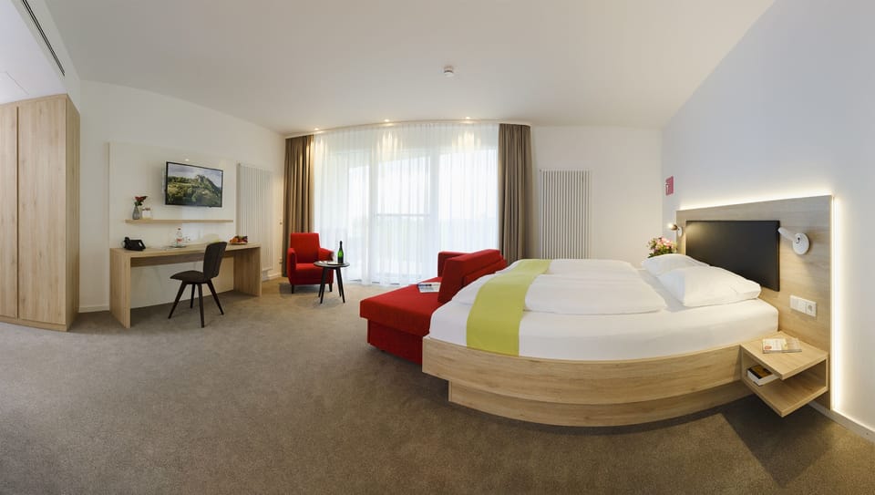Premium bedding, in-room safe, desk, laptop workspace