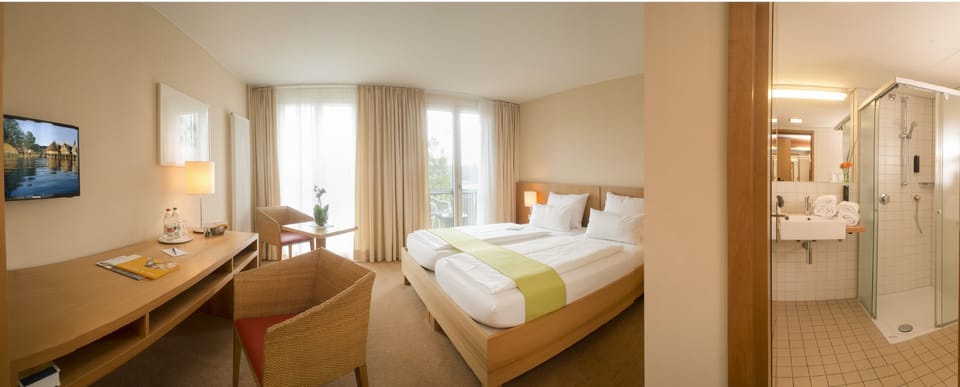 Premium bedding, in-room safe, desk, laptop workspace