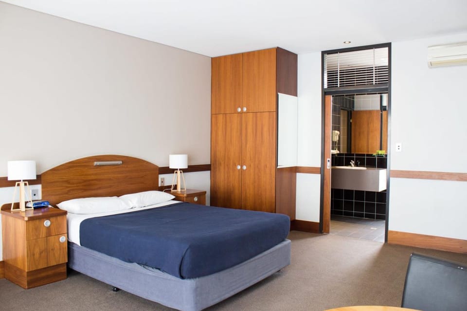 Minibar, desk, iron/ironing board, free WiFi