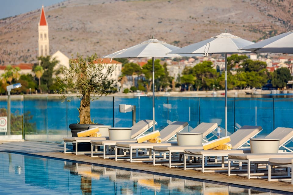 Indoor pool, seasonal outdoor pool, free cabanas, pool umbrellas