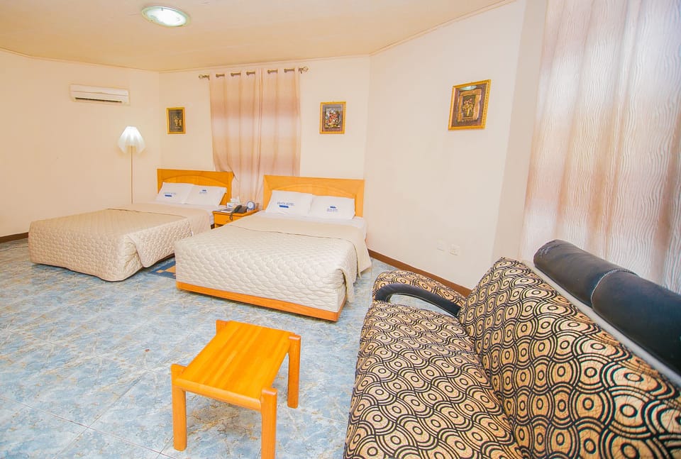 1 bedroom, desk, WiFi (free)