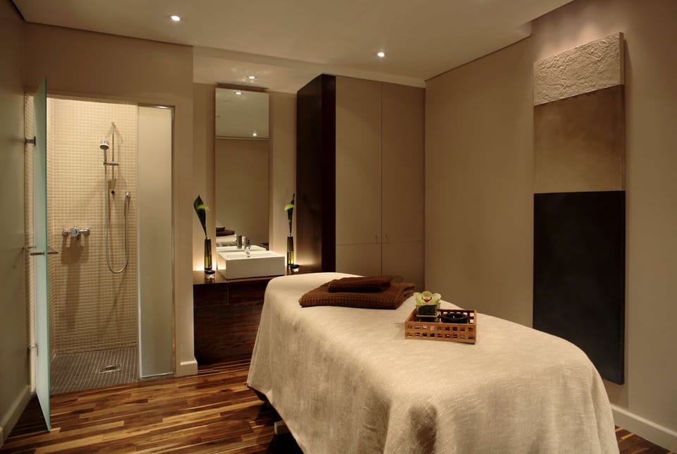 Couples treatment rooms, sauna, hot tub, steam room, Turkish bath