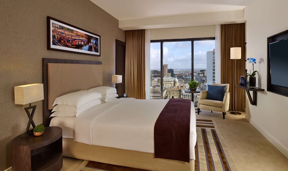 Hypo-allergenic bedding, minibar, in-room safe, desk