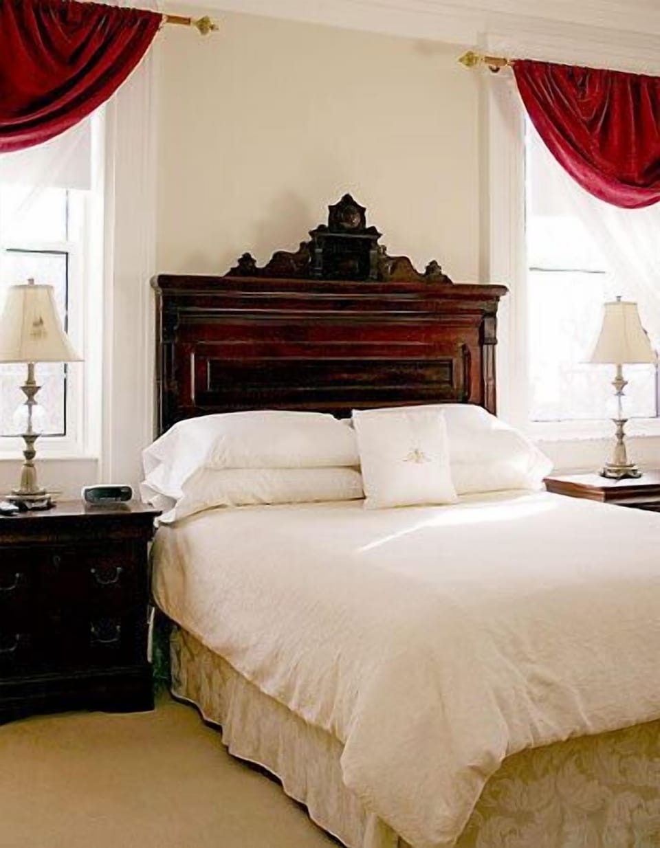 Premium bedding, desk, iron/ironing board, free WiFi