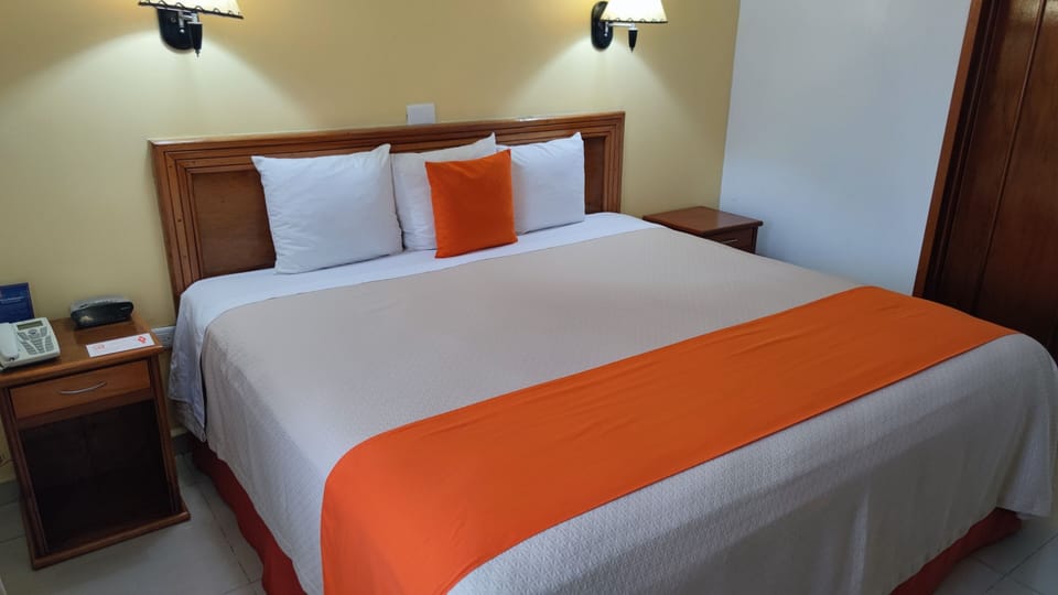 Standard Room | Premium bedding, in-room safe, desk, iron/ironing board